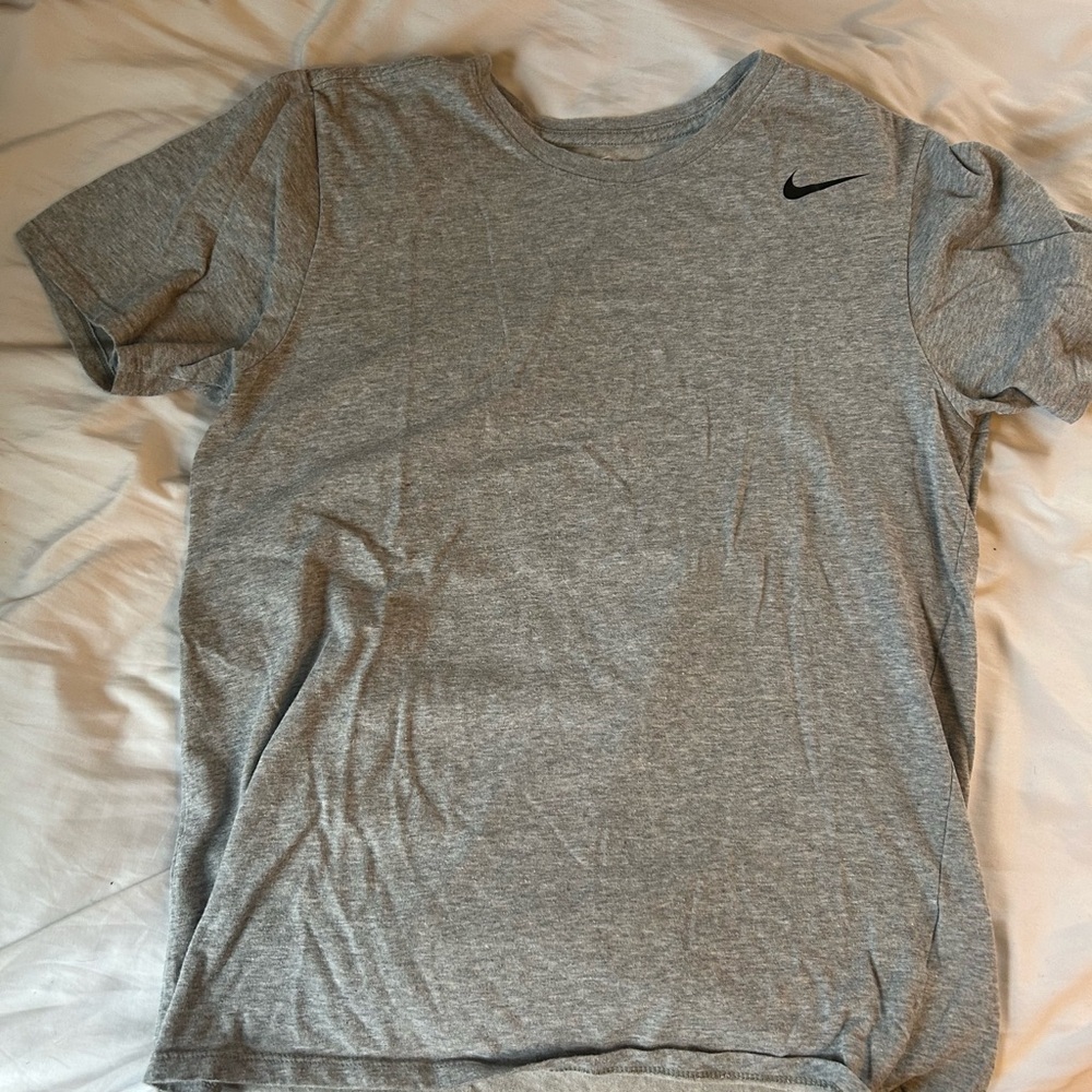 Men’s Medium Nike Gray T-Shirt